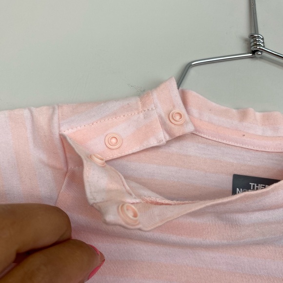 NEW North Face Infant 6-12M Light Pink Striped Tee - Picture 2 of 7